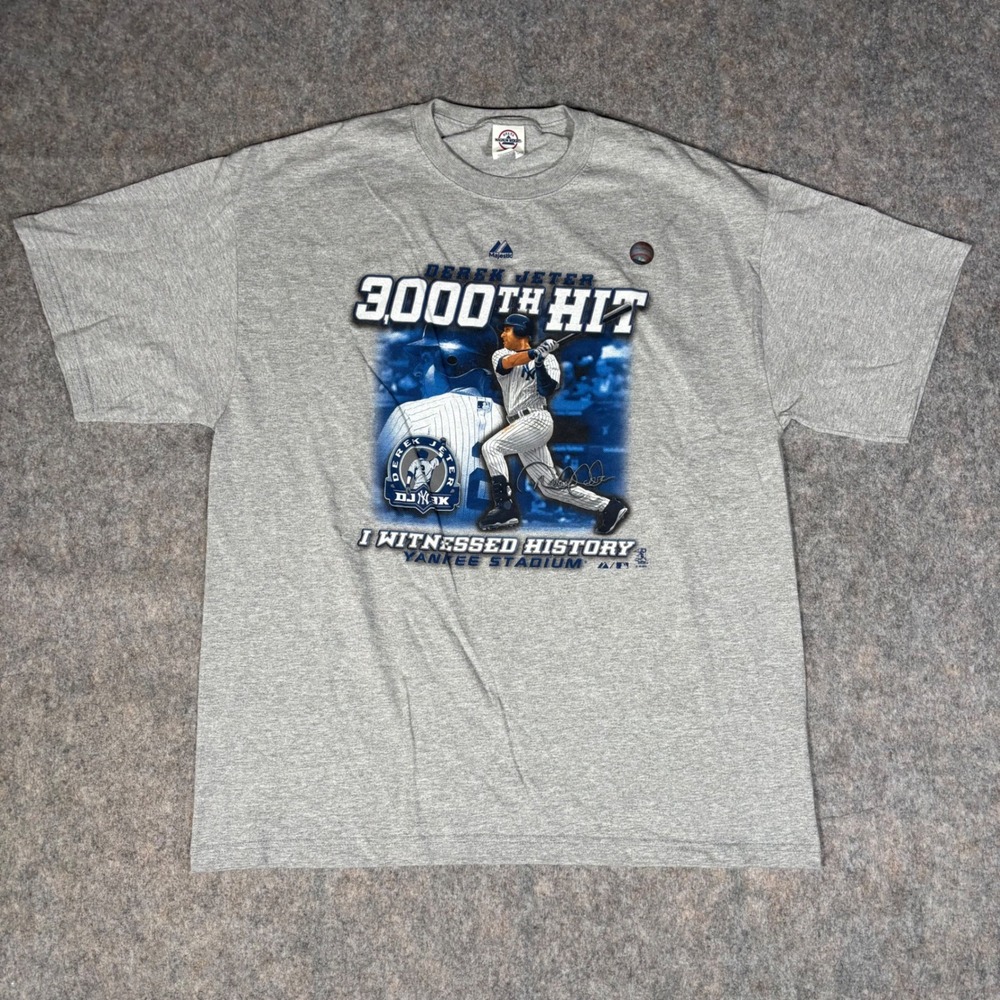 Derek Jeter 3000th Hit T-Shirt Mens XL Gray Yankee Stadium Graphic Majestic Tee